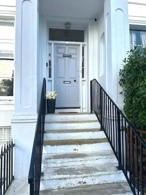 Beautiful & Vast Central Apartment Free Parking Cheltenham United Kingdom