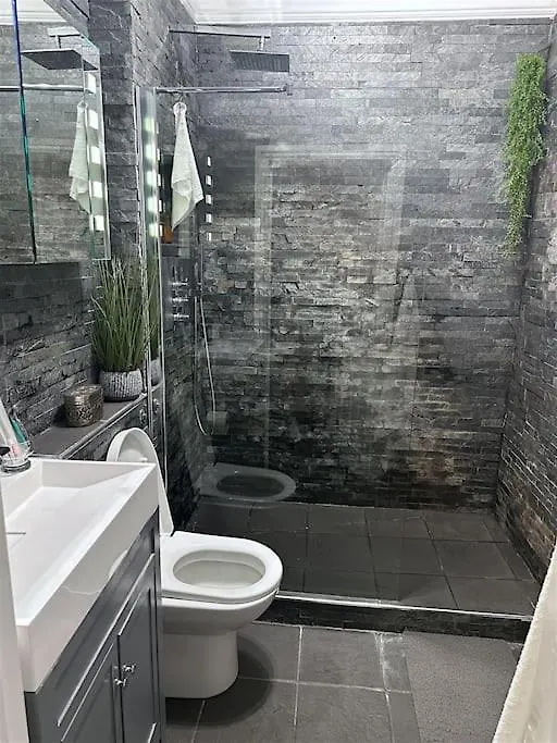Beautiful & Vast Central Apartment Free Parking Cheltenham