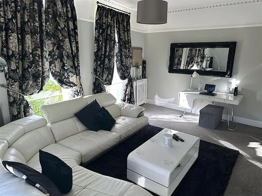 Beautiful & Vast Central Apartment Free Parking Cheltenham United Kingdom